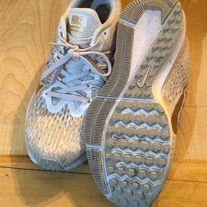 Women's Nike Zoom Winflo 5 tennis shoes